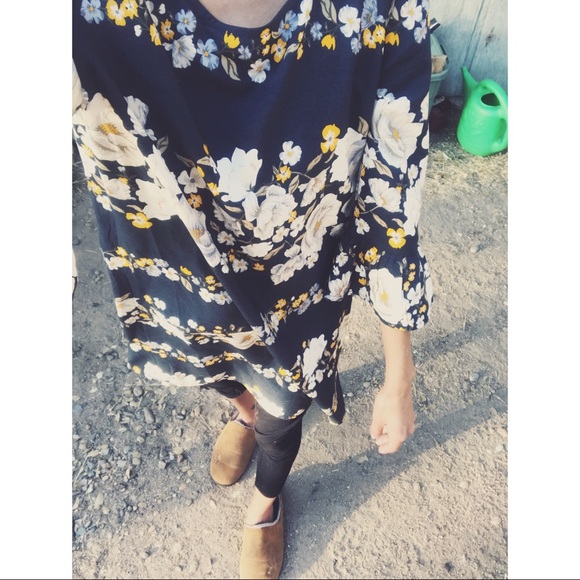 Meet your Posher! Leah Beee - Picture 3 of 16